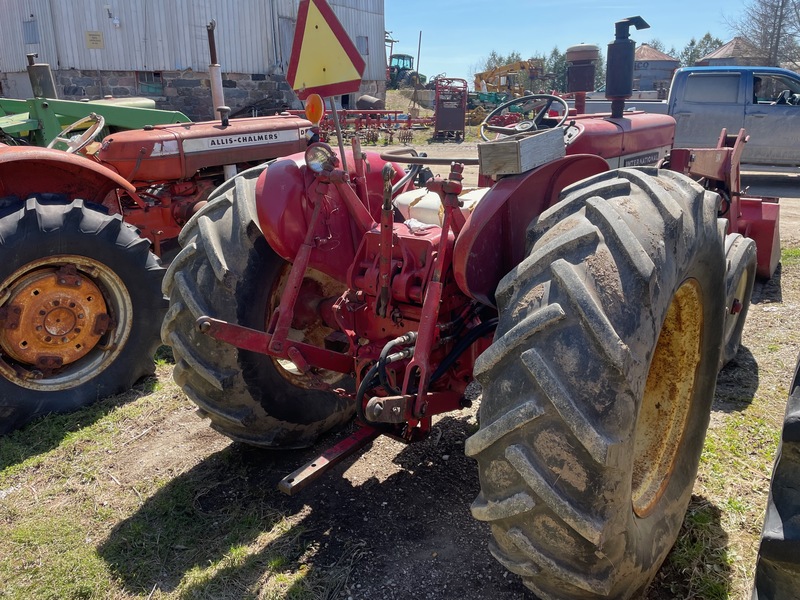 Tractors  International Harvester 504 Tractor (Diesel) - Power Steering + TA + Loader Photo