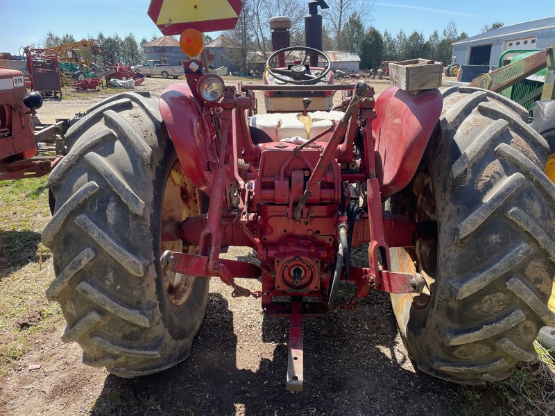 Tractors  International Harvester 504 Tractor (Diesel) - Power Steering + TA + Loader Photo