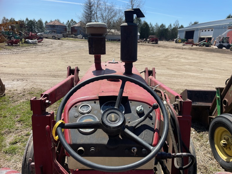 Tractors  International Harvester 504 Tractor (Diesel) - Power Steering + TA + Loader Photo