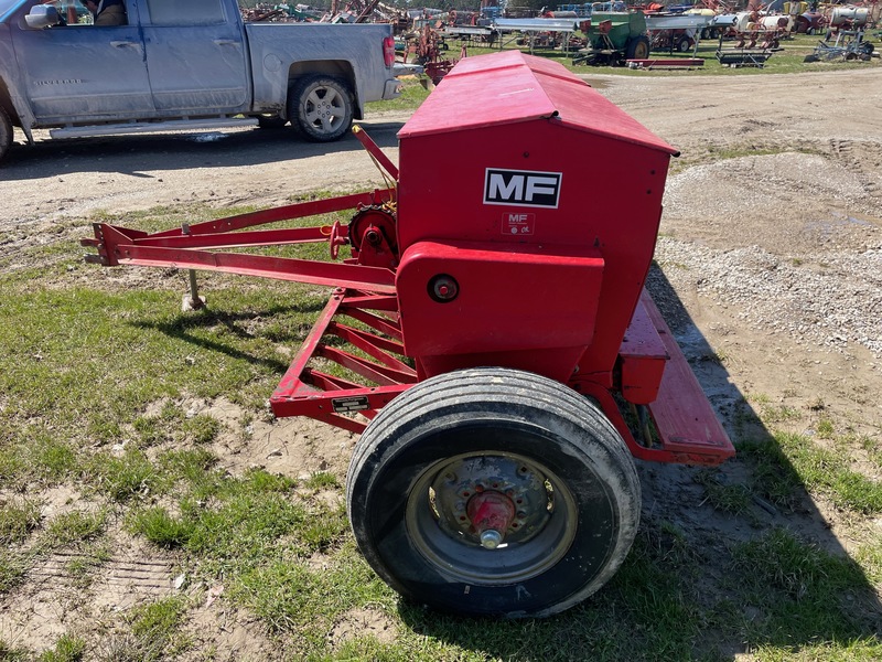 Tillage - Other  Massey Ferguson 33 - 17 Row C-Drill Grass Fertilizer - Single Disc Photo