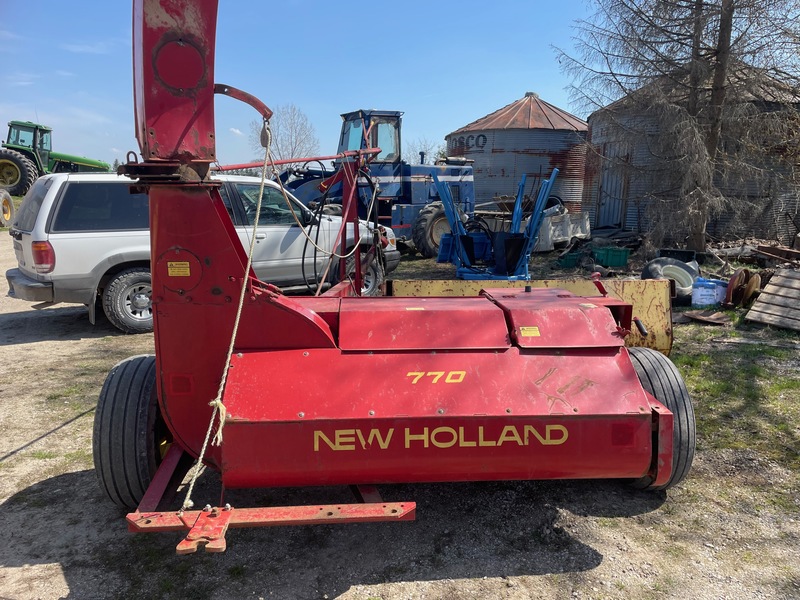 Hay/Forage/Livestock  New Holland 770 Forage Harvester Photo