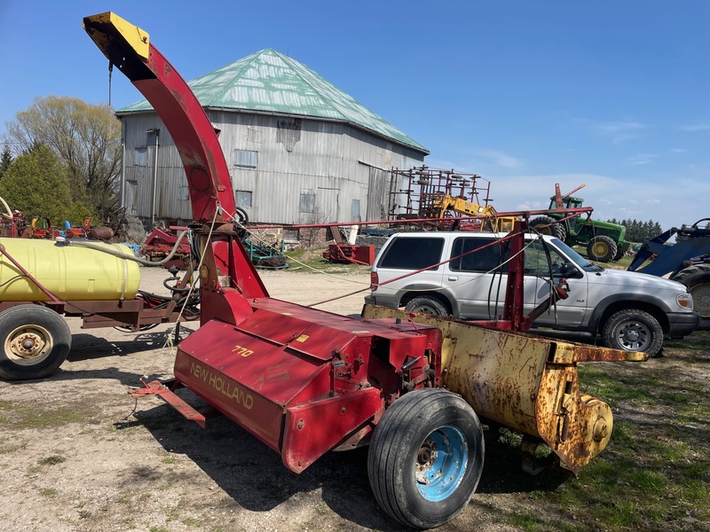 Hay/Forage/Livestock  New Holland 770 Forage Harvester Photo