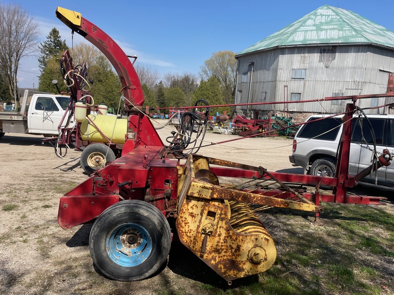 Hay/Forage/Livestock  New Holland 770 Forage Harvester Photo