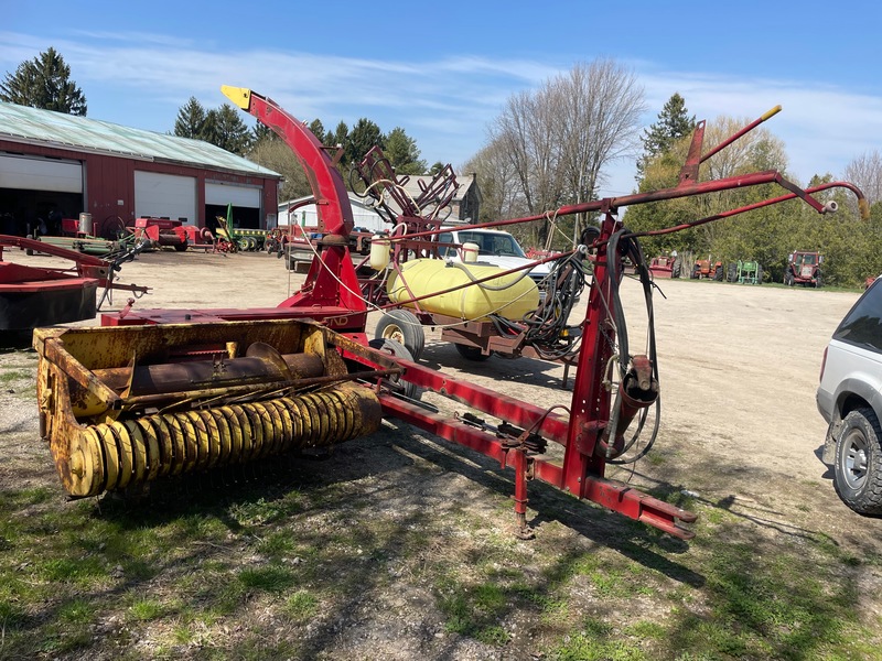 Hay/Forage/Livestock  New Holland 770 Forage Harvester Photo