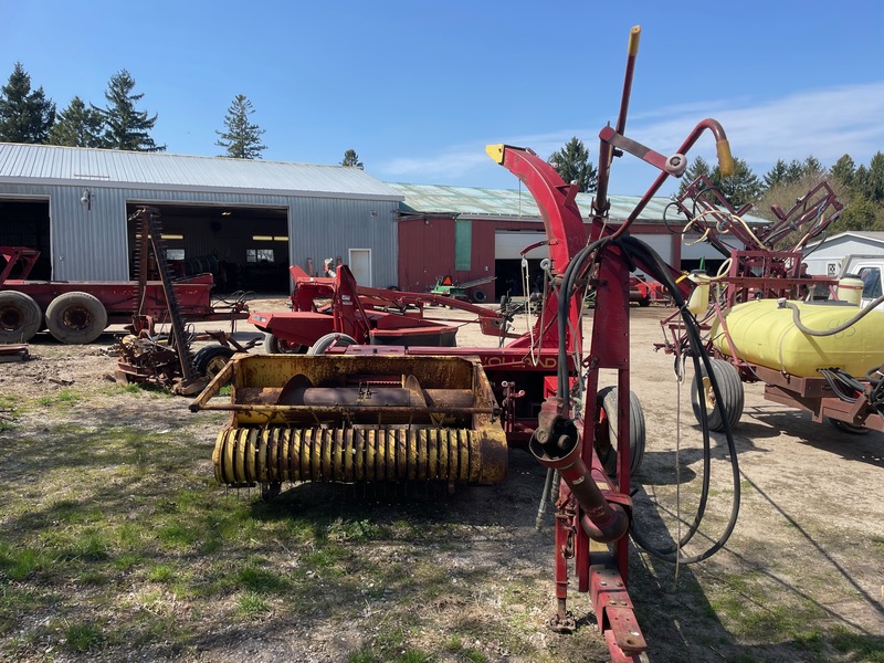 Hay/Forage/Livestock  New Holland 770 Forage Harvester Photo
