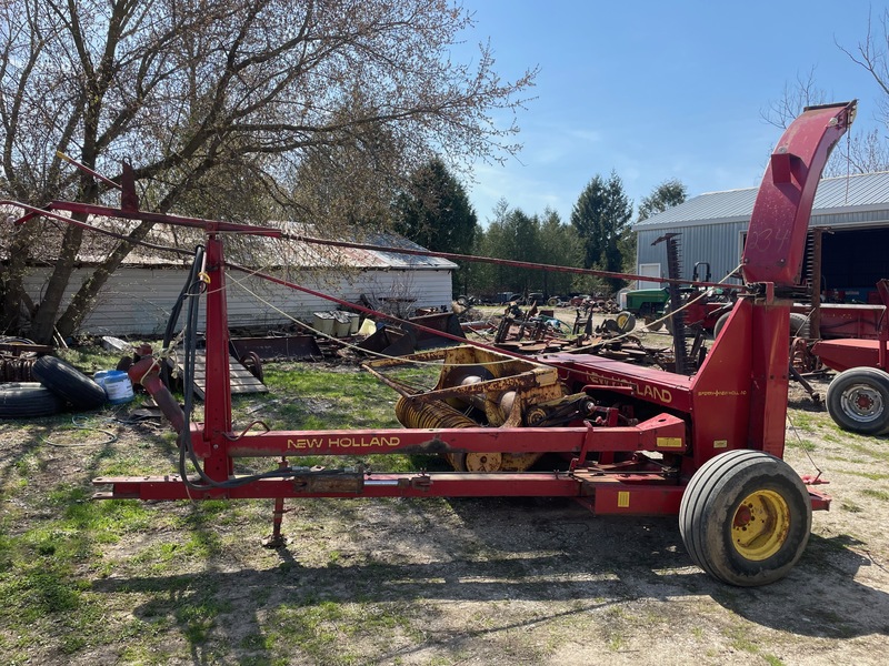 Hay/Forage/Livestock  New Holland 770 Forage Harvester Photo
