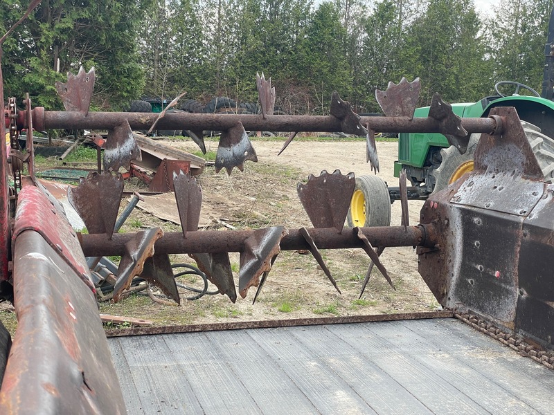 Manure Equipment  New Holland 185 Manure Spreader - End Gate - Double Beaters - Plastic Floor Photo
