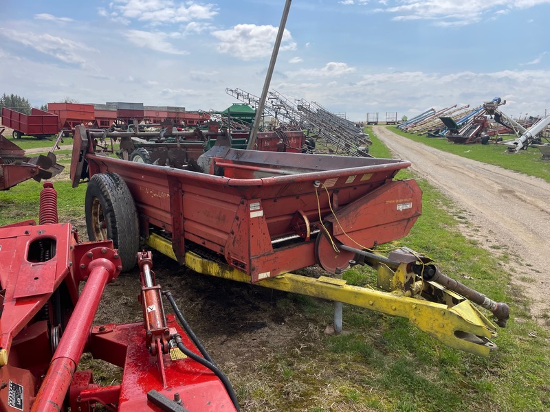 New Holland 512 Manure Spreader - Double Beater - New Floor