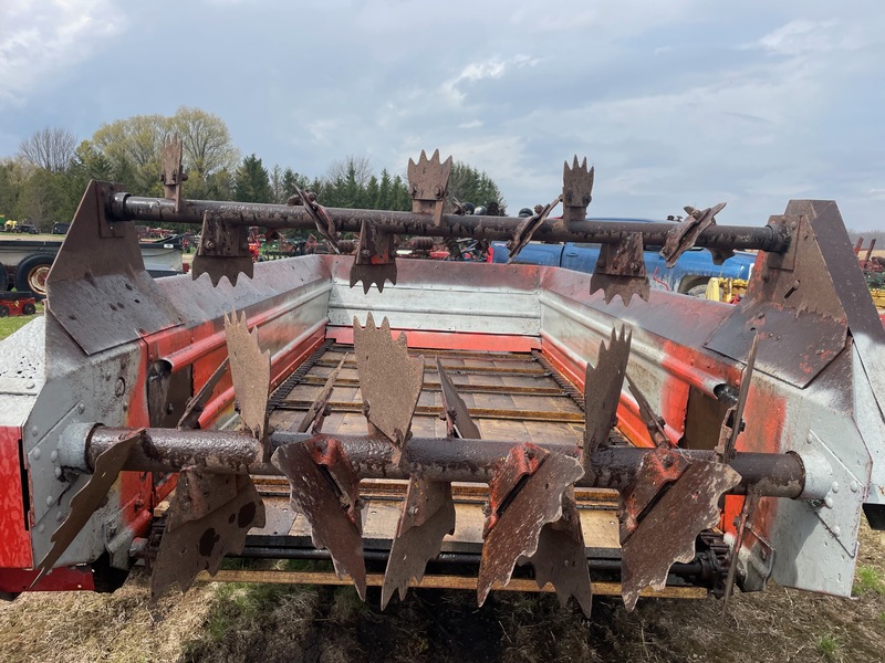 Manure Equipment  New Holland 512 Manure Spreader - Double Beater - New Floor Photo