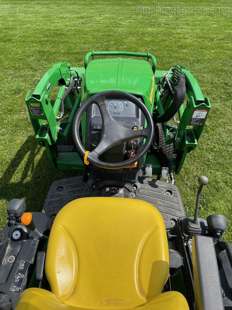 Tractors  2019 John Deere 1025R Utility Tractor Photo