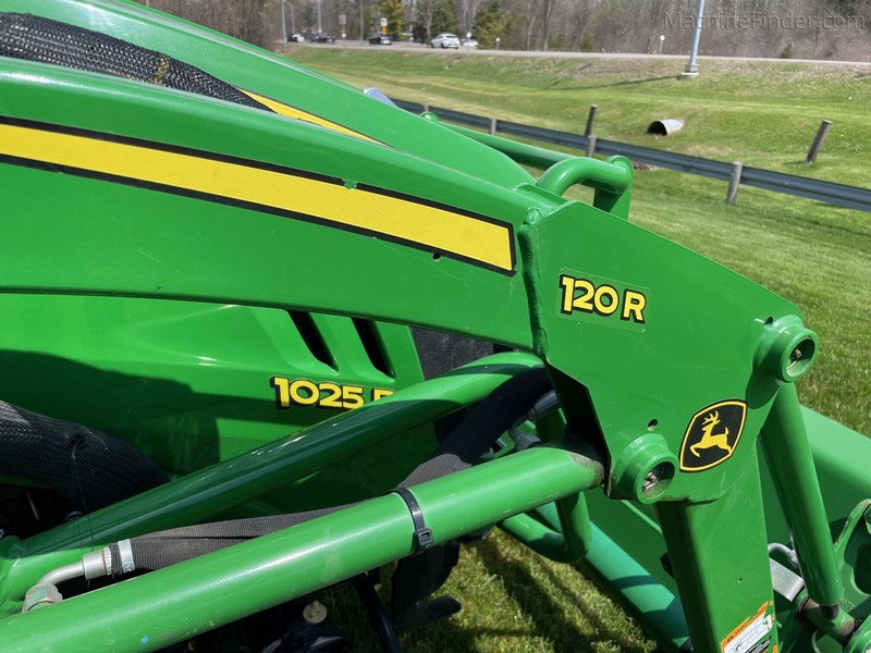 Tractors  2019 John Deere 1025R Utility Tractor Photo
