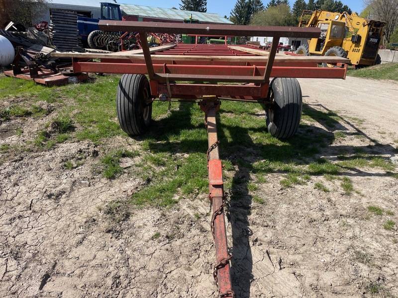 Wagons  30ft Round Bale Wagon - Tandems Photo