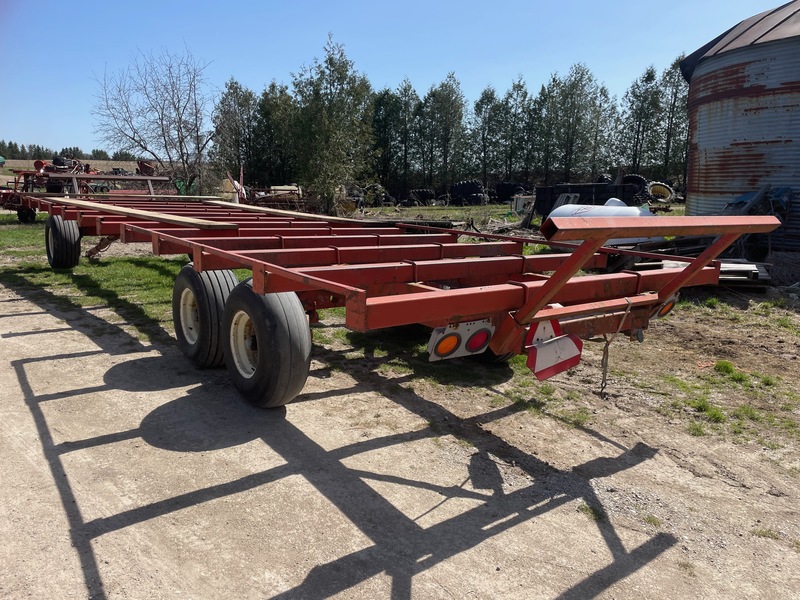 Wagons  30ft Round Bale Wagon - Tandems Photo
