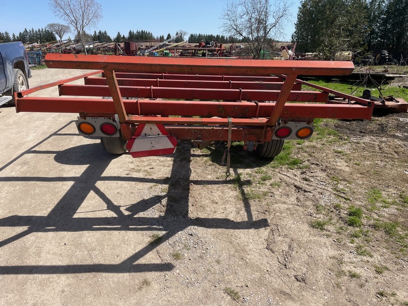 Wagons  30ft Round Bale Wagon - Tandems Photo