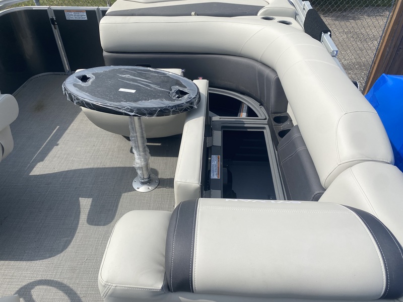 Boats  2024 Sylvan Mirage 8520 Cruise Photo