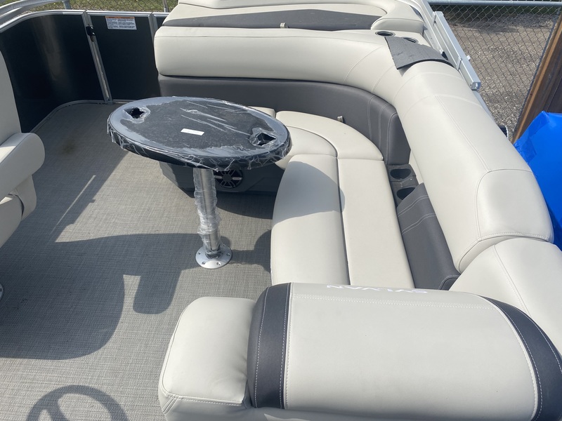 Boats  2024 Sylvan Mirage 8520 Cruise Photo