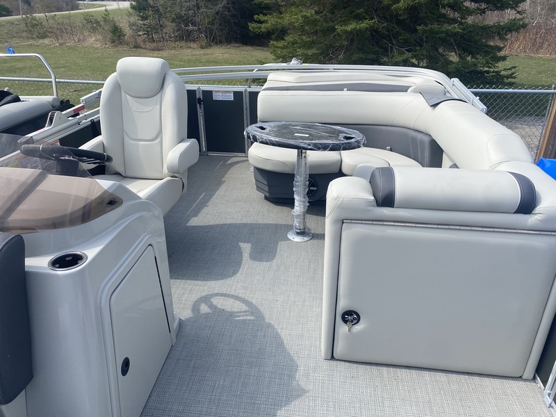 Boats  2024 Sylvan Mirage 8520 Cruise Photo