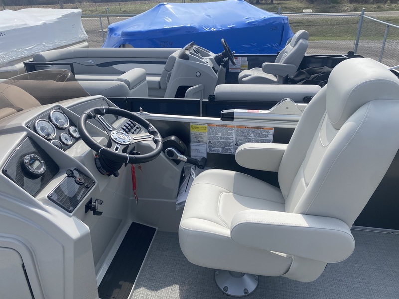 Boats  2024 Sylvan Mirage 8520 Cruise Photo