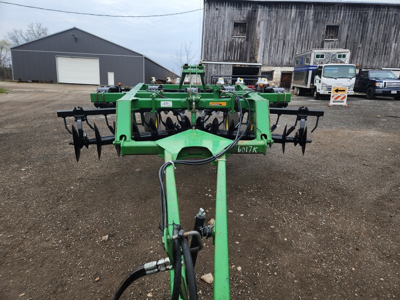 Soil Savers and Chisel Plows  John Deere 510 Disc Ripper Photo