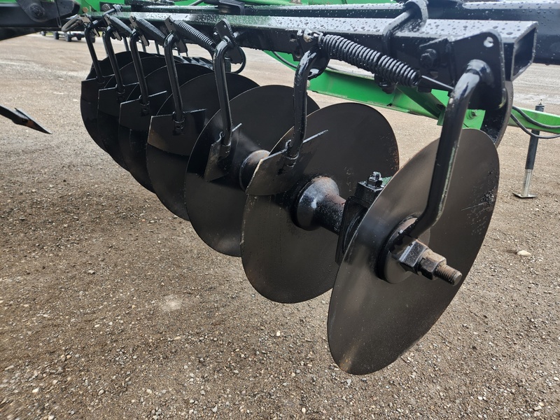 Soil Savers and Chisel Plows  John Deere 510 Disc Ripper Photo