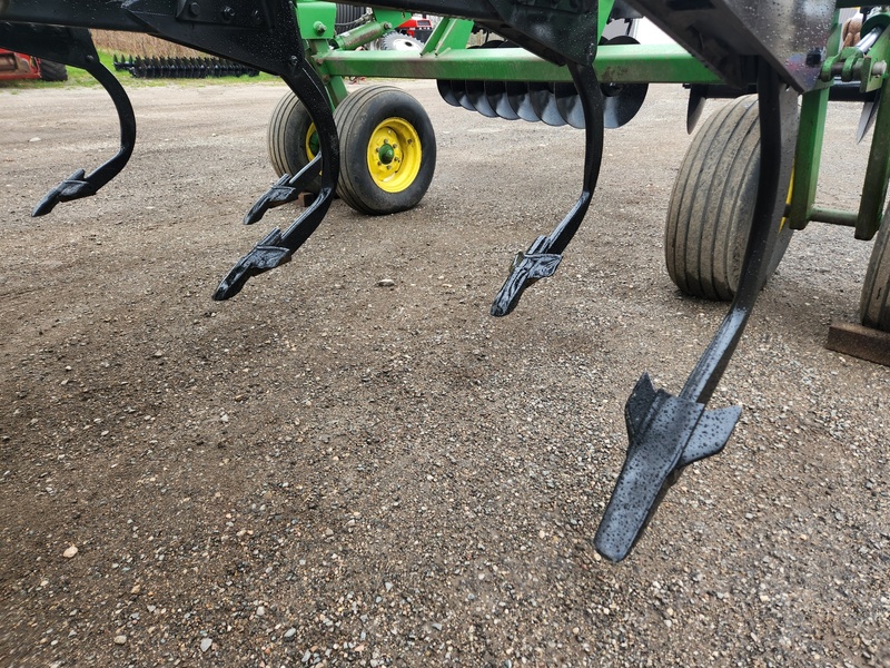 Soil Savers and Chisel Plows  John Deere 510 Disc Ripper Photo