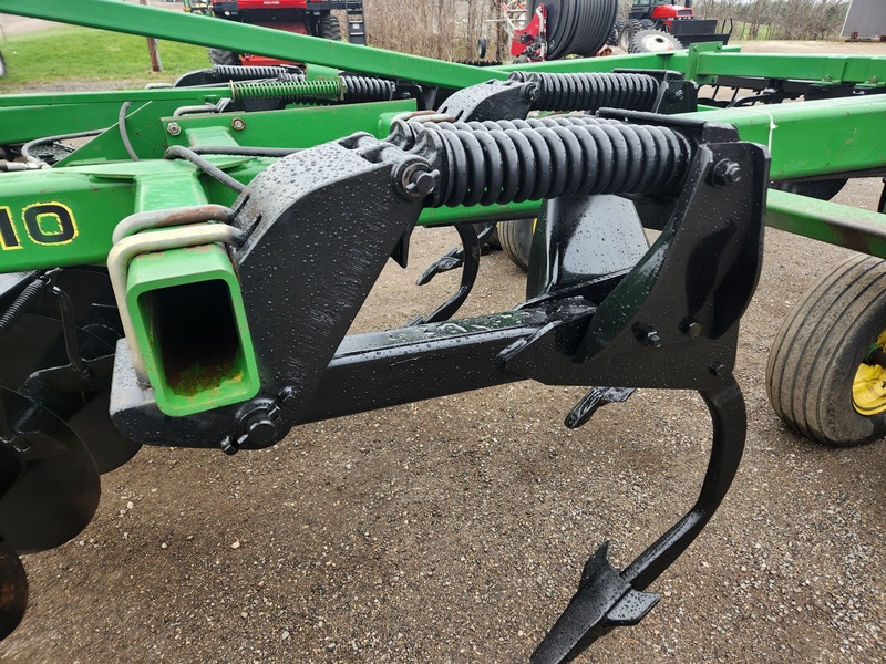 Soil Savers and Chisel Plows  John Deere 510 Disc Ripper Photo