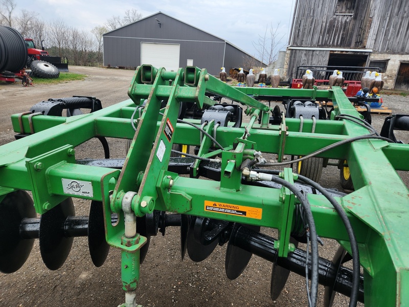 Soil Savers and Chisel Plows  John Deere 510 Disc Ripper Photo