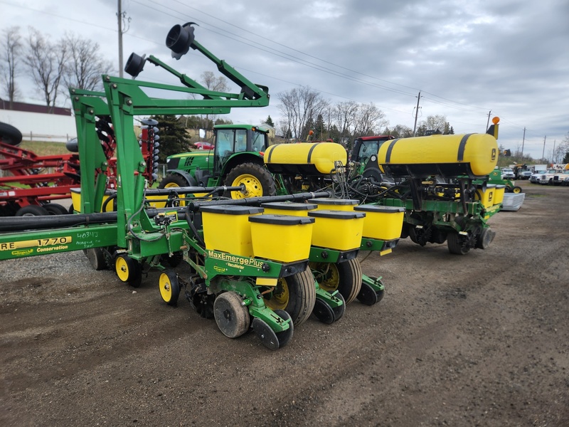 Planting Equipment  John Deere 1770 Planter  Photo