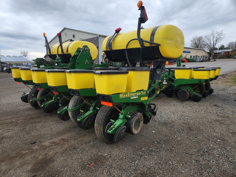 Planting Equipment  John Deere 1770 Planter  Photo