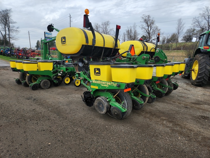Planting Equipment  John Deere 1770 Planter  Photo