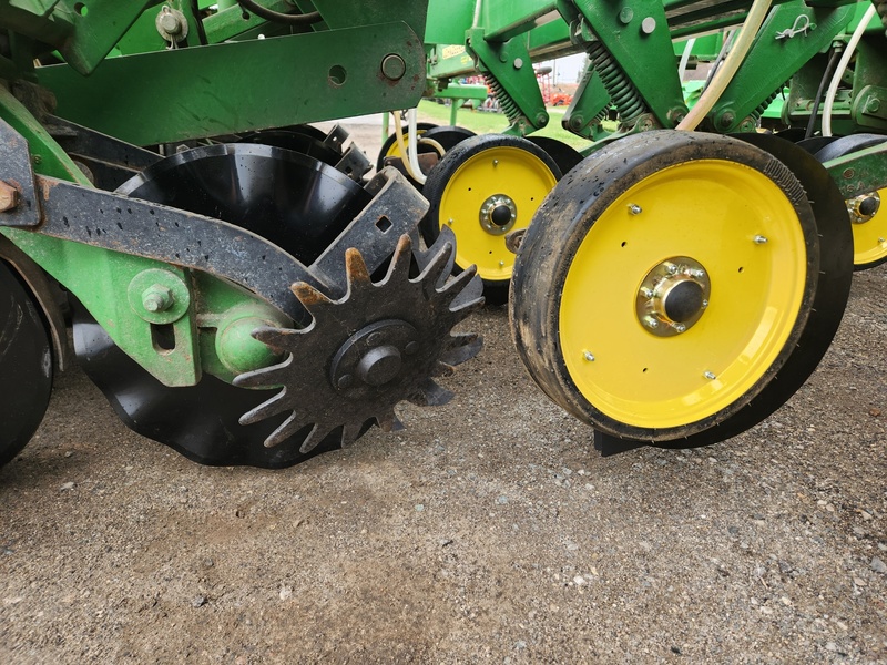 Planting Equipment  John Deere 1770 Planter  Photo
