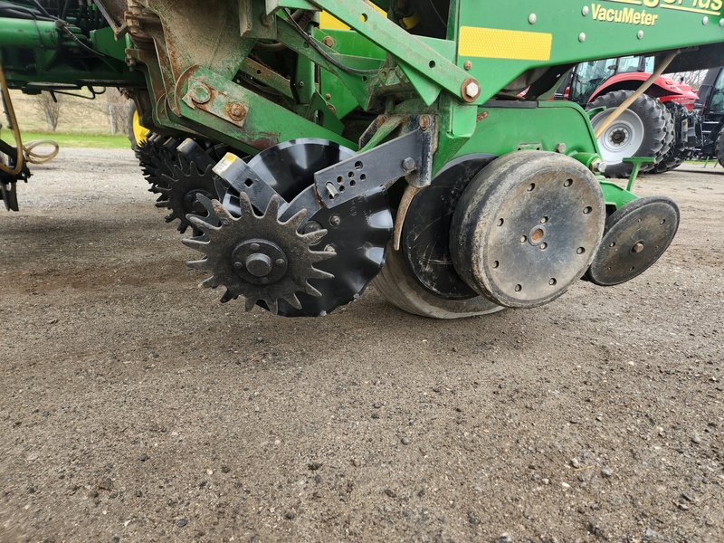Planting Equipment  John Deere 1770 Planter  Photo