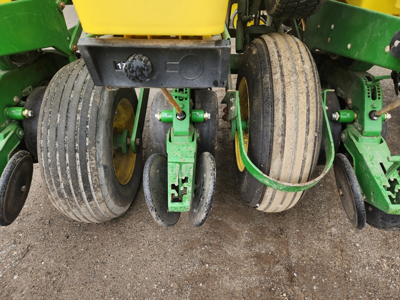 Planting Equipment  John Deere 1770 Planter  Photo