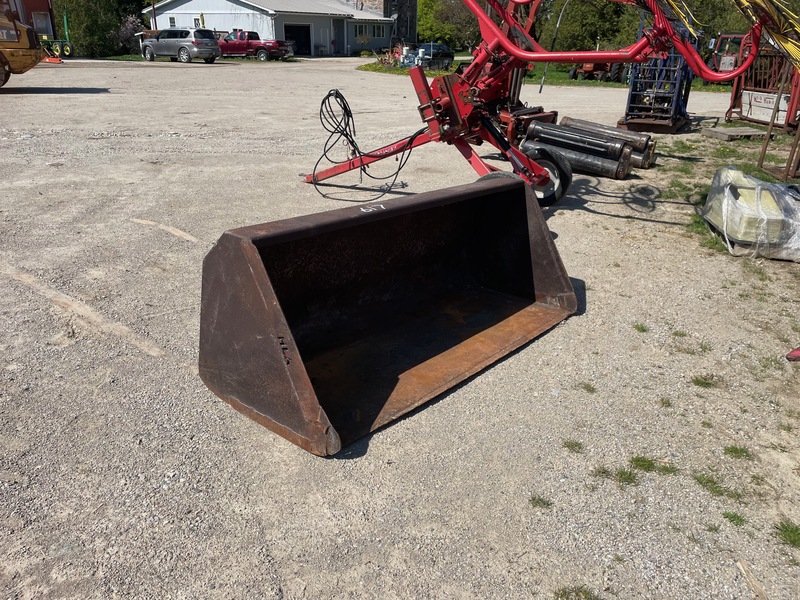 Attachments  John Deere Material Bucket - 84" - Quick Attach Photo
