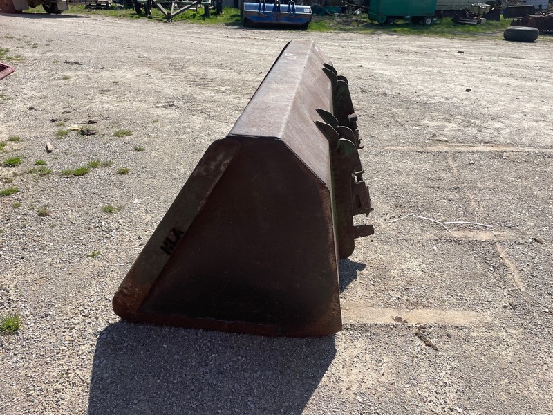Attachments  John Deere Material Bucket - 84" - Quick Attach Photo