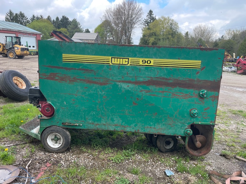 Hay/Forage/Livestock  WIC 90 Feedcart (Gas Powered) Photo