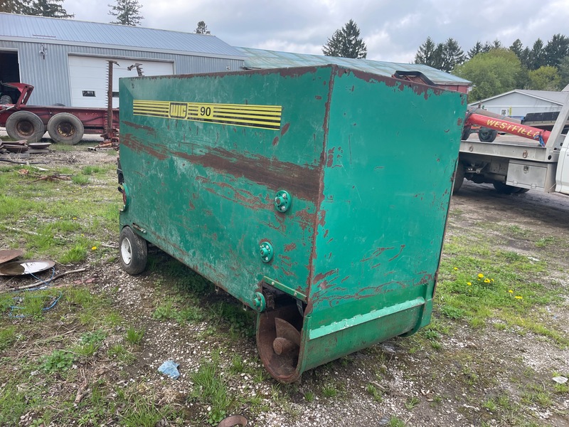 Hay/Forage/Livestock  WIC 90 Feedcart (Gas Powered) Photo