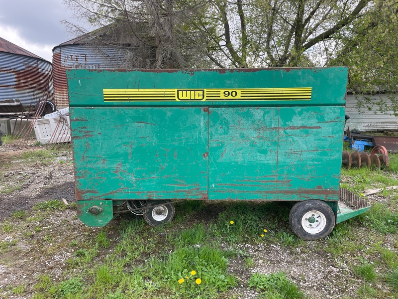Hay/Forage/Livestock  WIC 90 Feedcart (Gas Powered) Photo