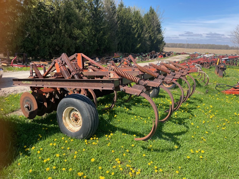 Tillage - Discs  Glencoe Soil Saver - 9 Tooth Photo