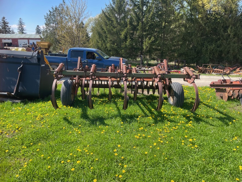 Tillage - Discs  Glencoe Soil Saver - 9 Tooth Photo