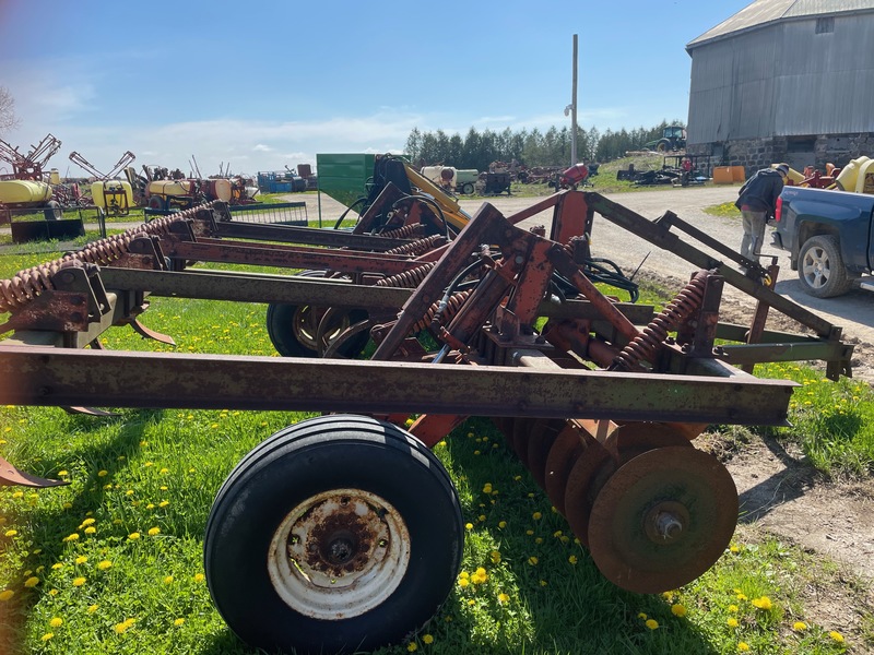 Tillage - Discs  Glencoe Soil Saver - 9 Tooth Photo