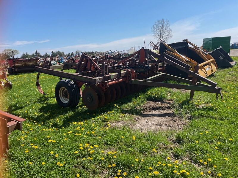 Tillage - Discs  Glencoe Soil Saver - 9 Tooth Photo