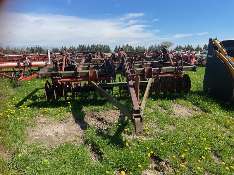 Tillage - Discs  Glencoe Soil Saver - 9 Tooth Photo