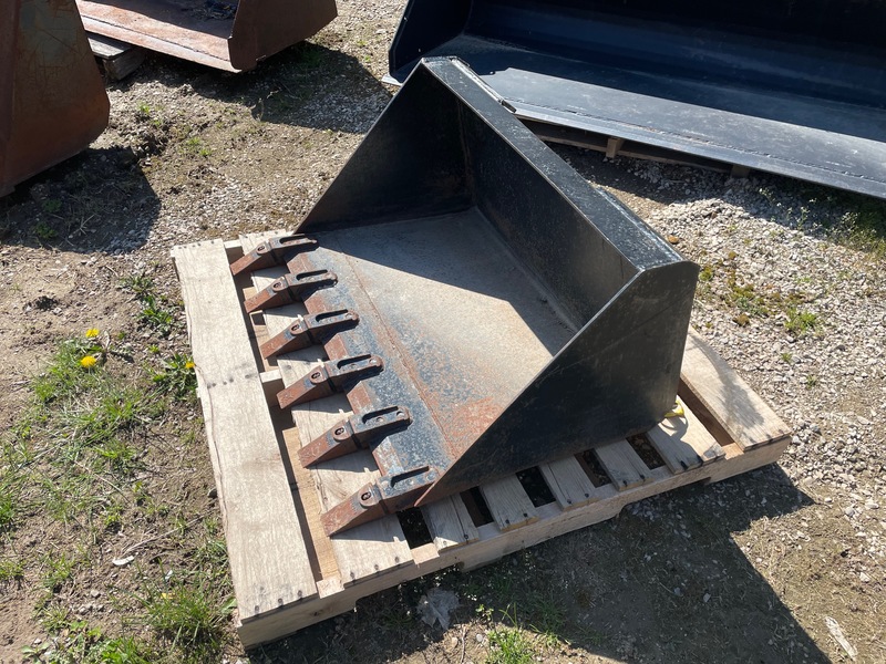 Attachments  Tooth Bucket 36" - Skid Steer - Quick Attach Photo