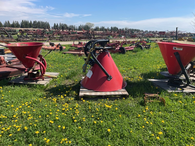 Chemical/Fertilizer Application  Walco 3pt Fertilizer Spreader Photo