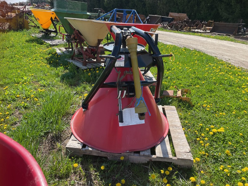 Chemical/Fertilizer Application  Walco 3pt Fertilizer Spreader Photo