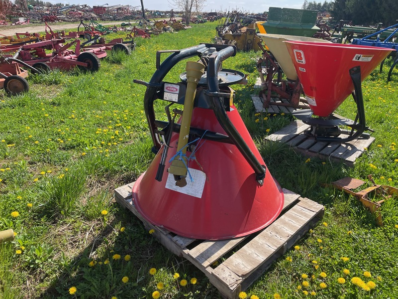Chemical/Fertilizer Application  Walco 3pt Fertilizer Spreader Photo
