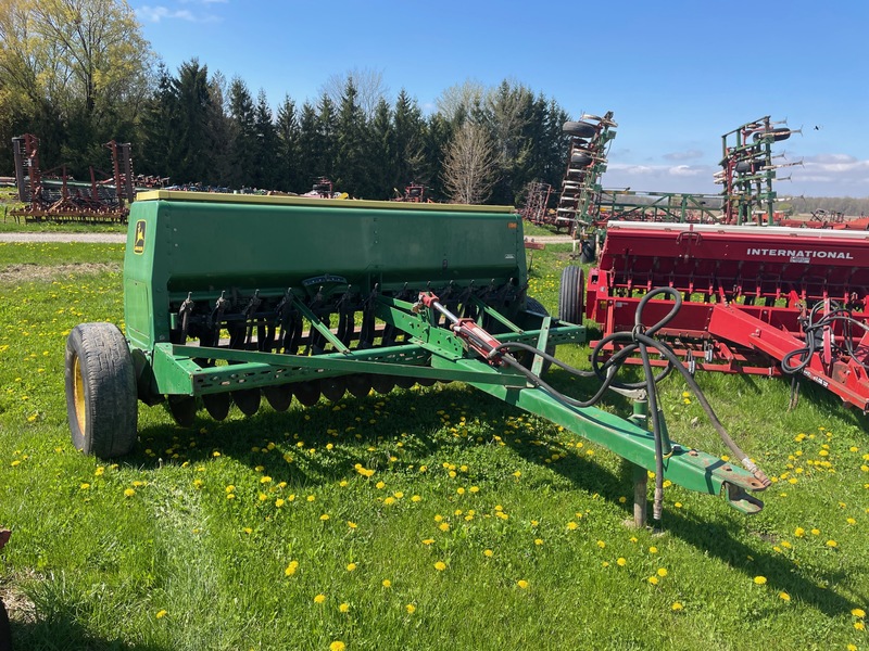 John Deere 8250 - Fertilizer - Single Disc - 14 Run