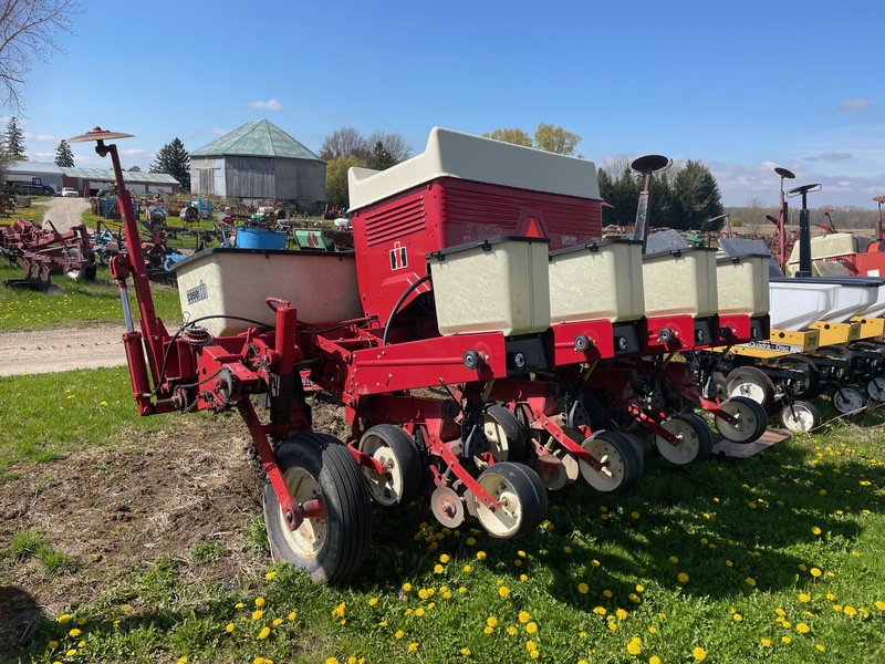 Planting  Case IH 800 Cyclo Air Planter - 4 Row Narrow Monitor Photo