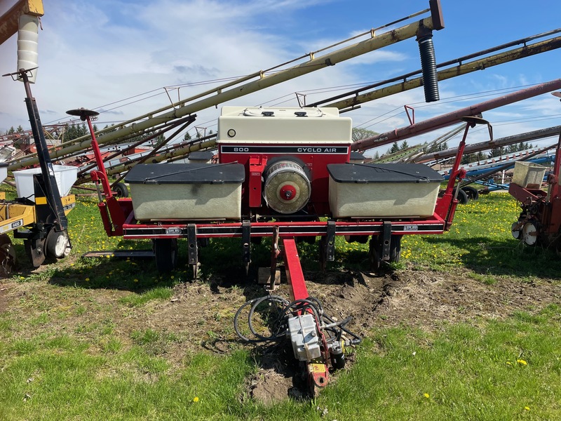 Planting  Case IH 800 Cyclo Air Planter - 4 Row Narrow Monitor Photo